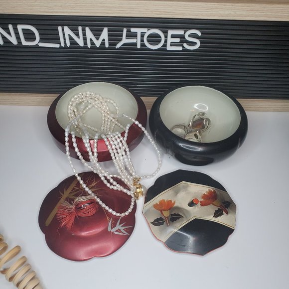 Vintage Japanese Lacquerware Bonbonniere Bowl(s) w/ lids 1 Red, 1 Black… - Picture 2 of 16